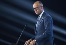 KI in der Politik: Ministerien und Kanzler setzen KI für Recherche- und Hilfsaufgaben ein
