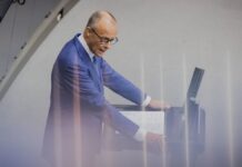 Merz wirft AfD vor, eine „ethnische Säuberung nach Hautfarbe und Herkunft“ zu wollen